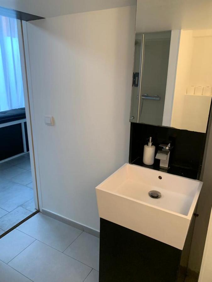 Spacious Bright Split Level Flat In The Fashionable Marais Lejlighed Paris Eksteriør billede